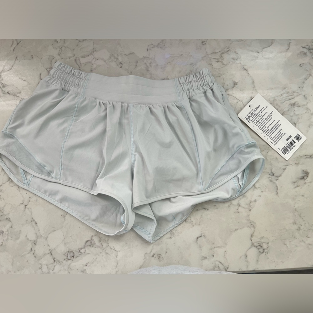 Lululemon Hotty Hot LR short 2.5 * lines